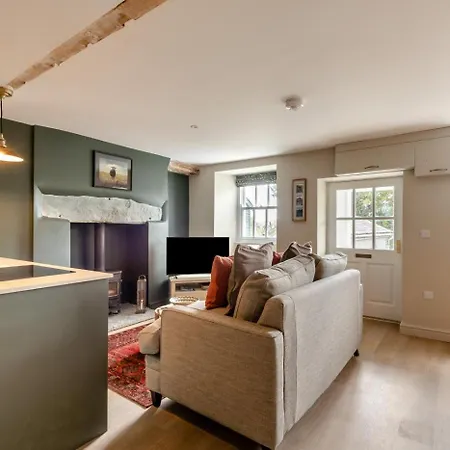 2 Bed In Oc-u32104 Holiday home