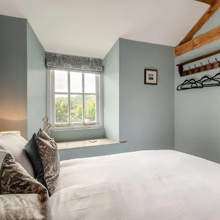 2 Bed In Oc-u32104 Holiday home